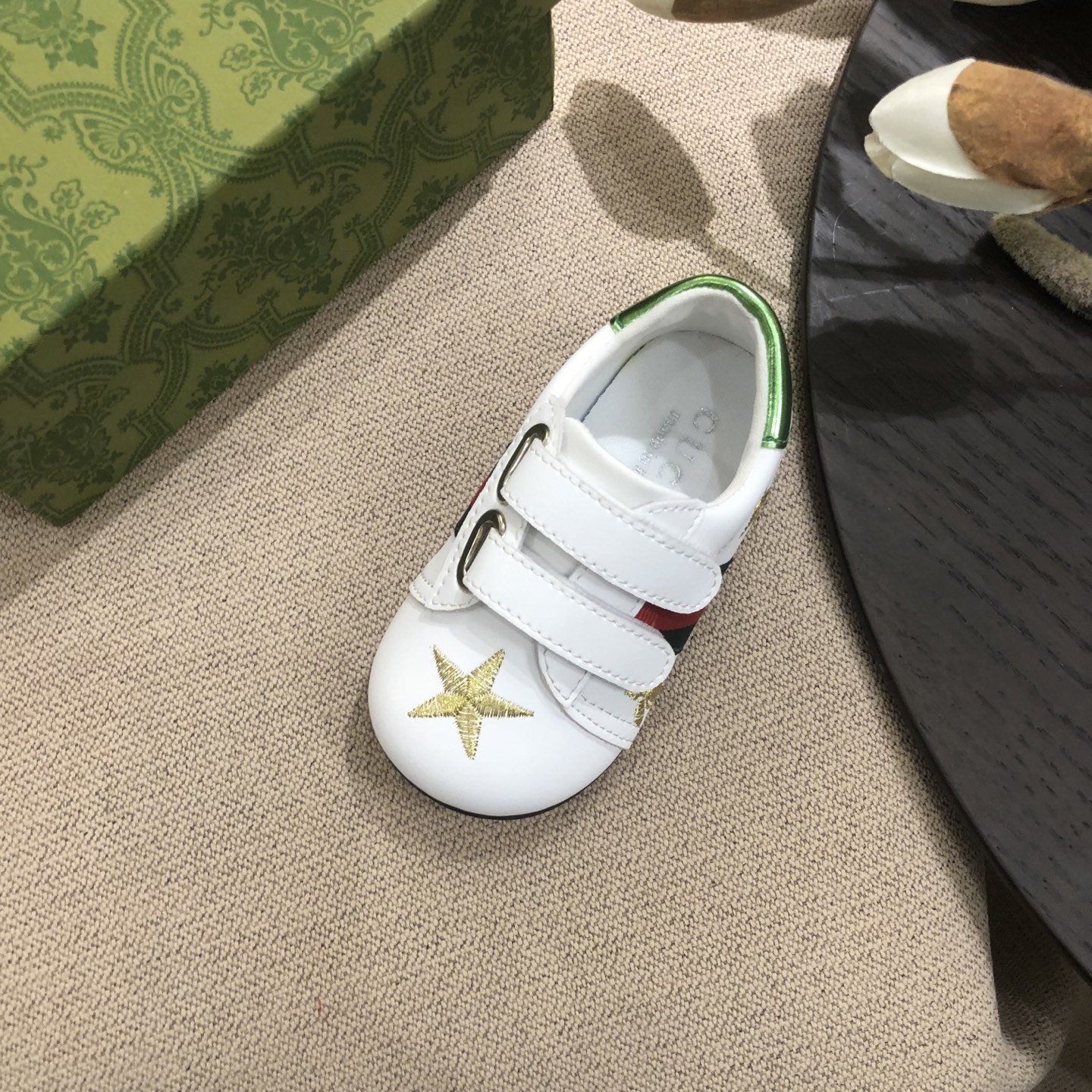 Children's shoes child